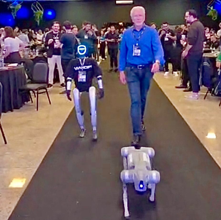 # 112 – Robôs no corredor